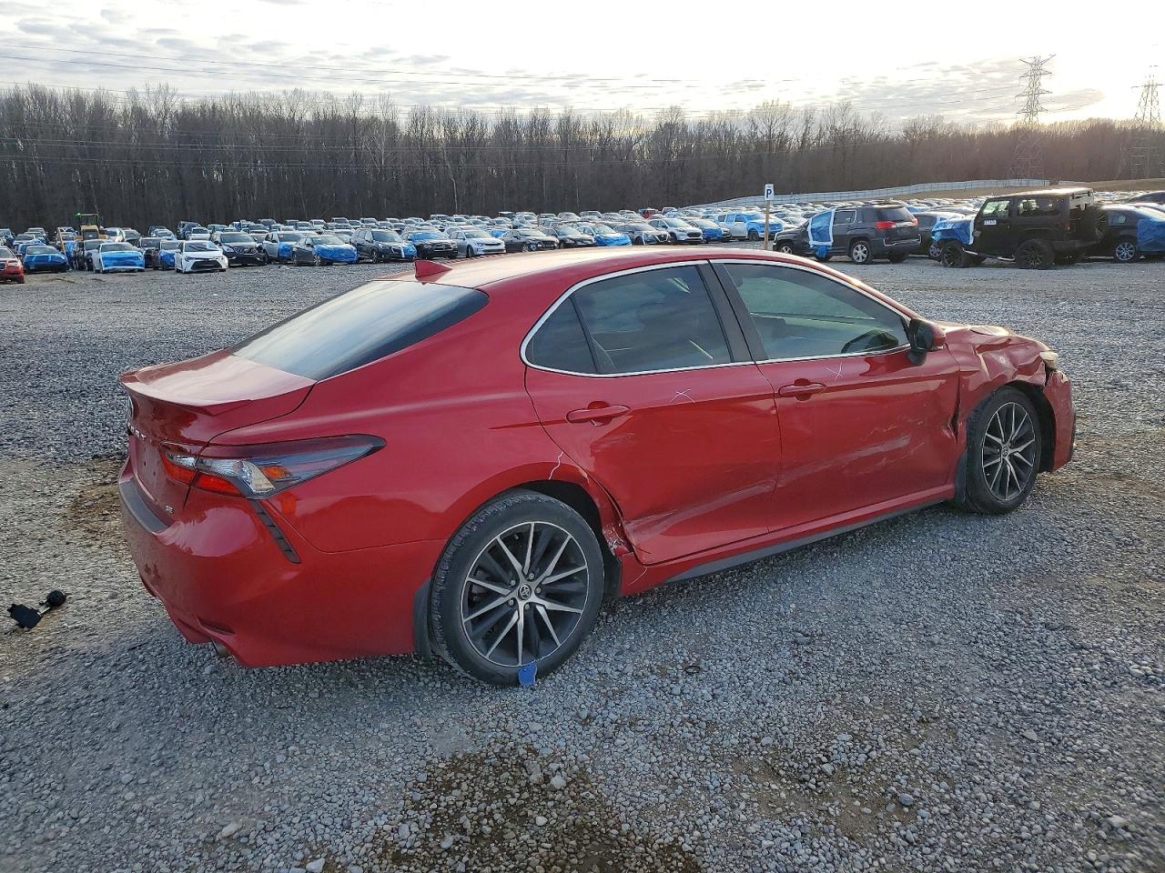 2021 TOYOTA CAMRY SE photo 3