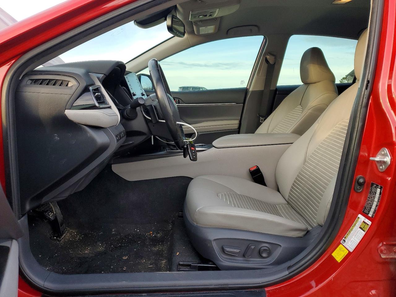 2021 TOYOTA CAMRY SE photo 7