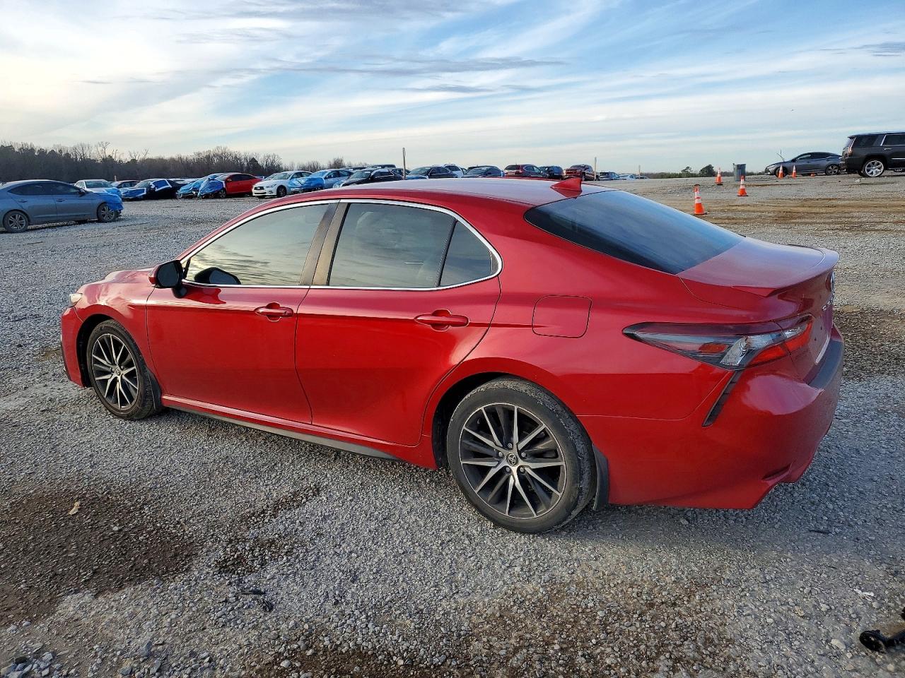 2021 TOYOTA CAMRY SE photo 2