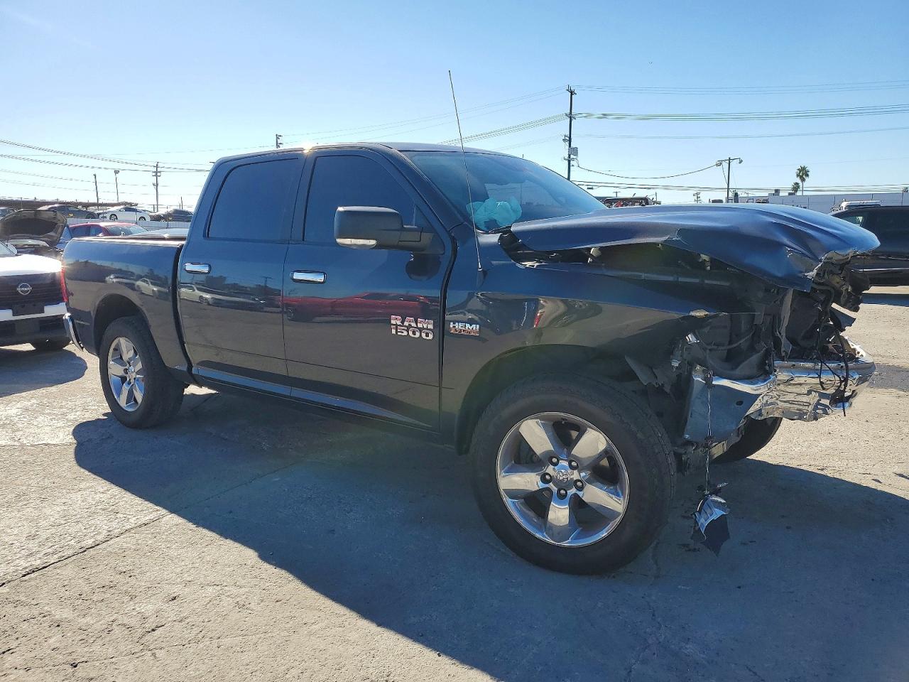 2017 RAM 1500 SLT photo 7