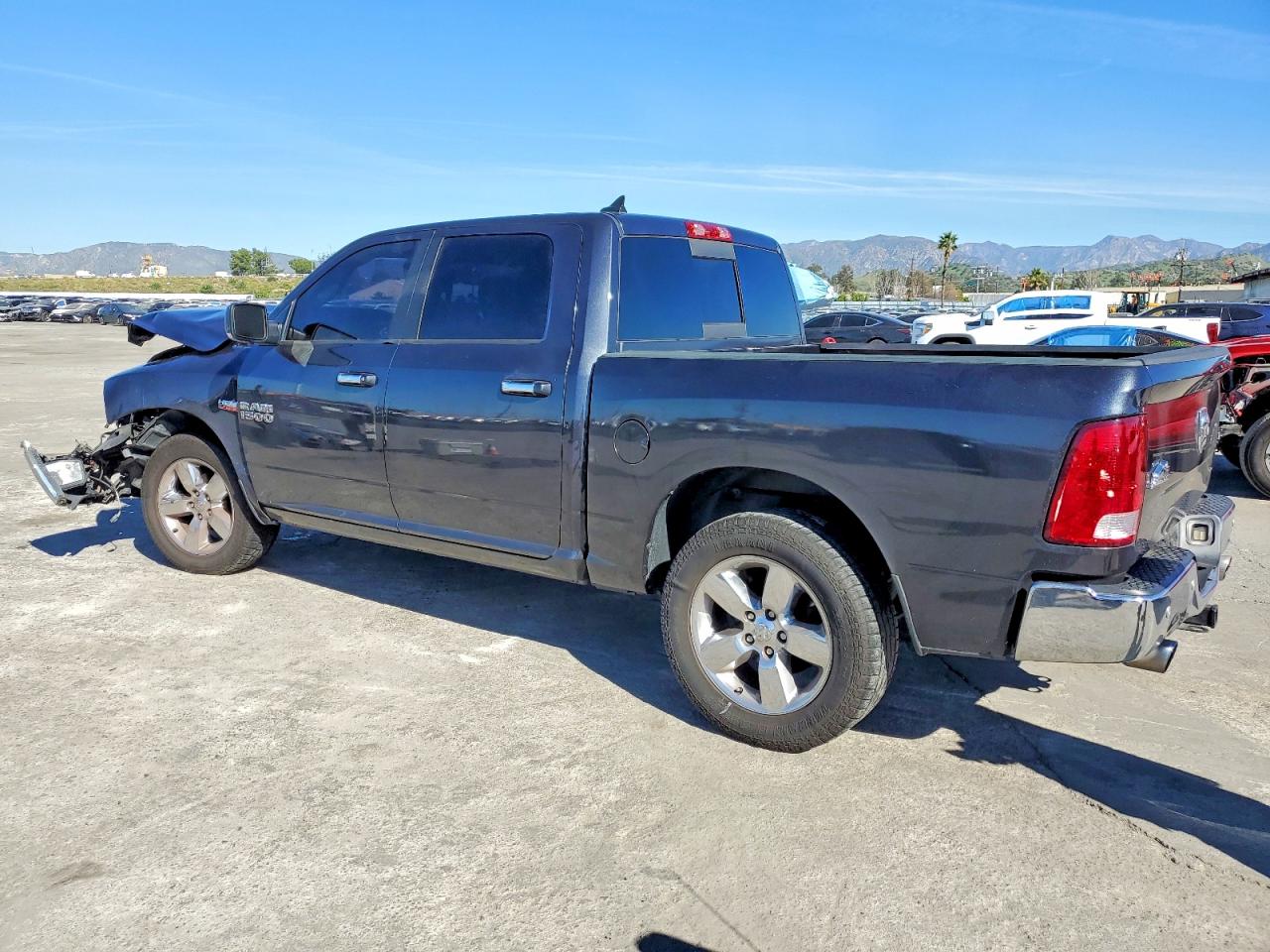 2017 RAM 1500 SLT photo 3