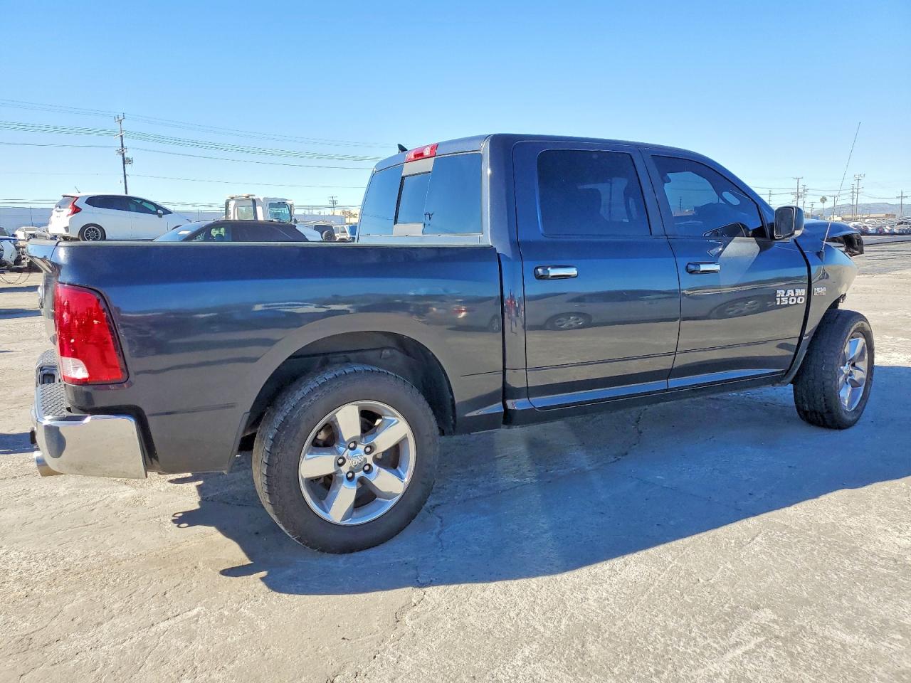 2017 RAM 1500 SLT photo 5