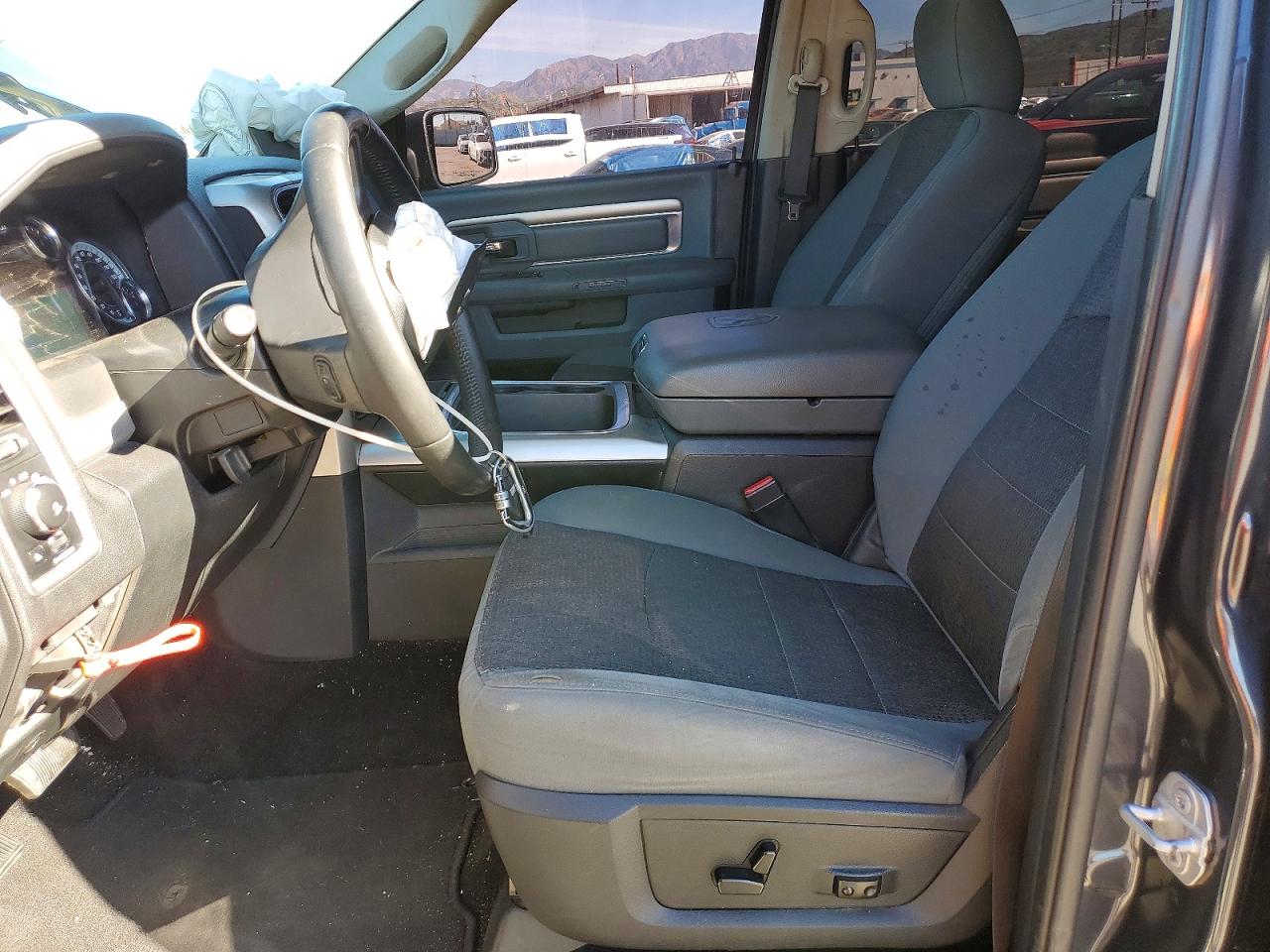 2017 RAM 1500 SLT photo 13