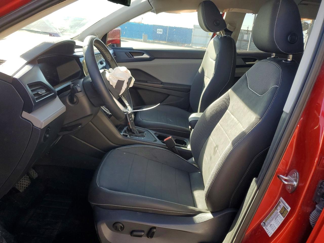 2024 VOLKSWAGEN TAOS SE photo 13