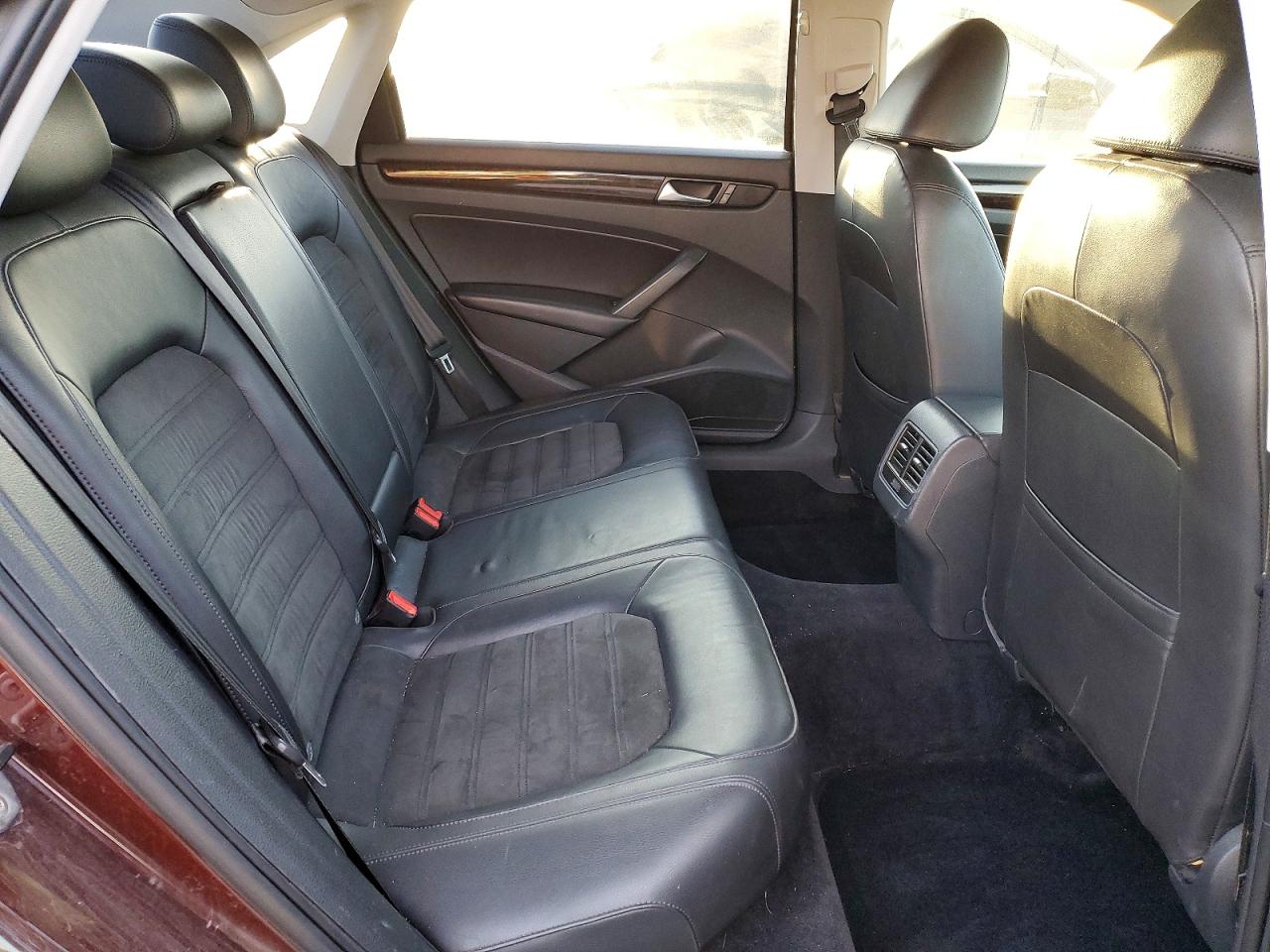 2014 VOLKSWAGEN PASSAT SEL photo 19
