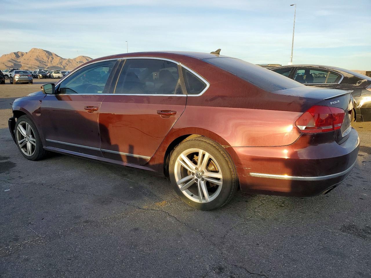 2014 VOLKSWAGEN PASSAT SEL photo 3