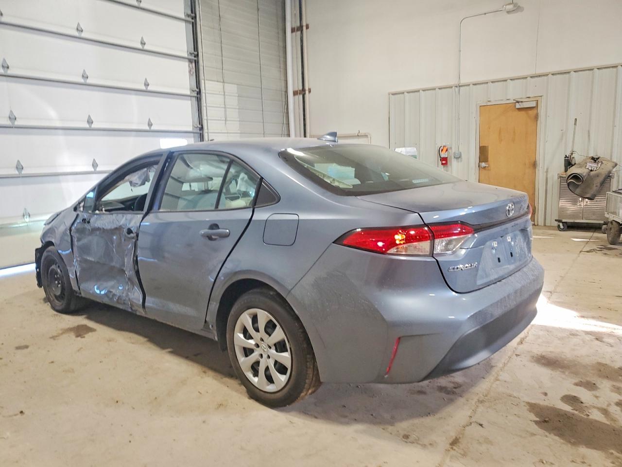 2024 TOYOTA COROLLA LE photo 2
