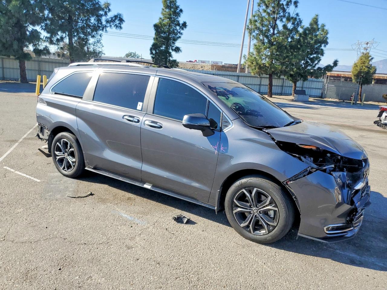 2025 TOYOTA SIENNA LIMITED photo 4