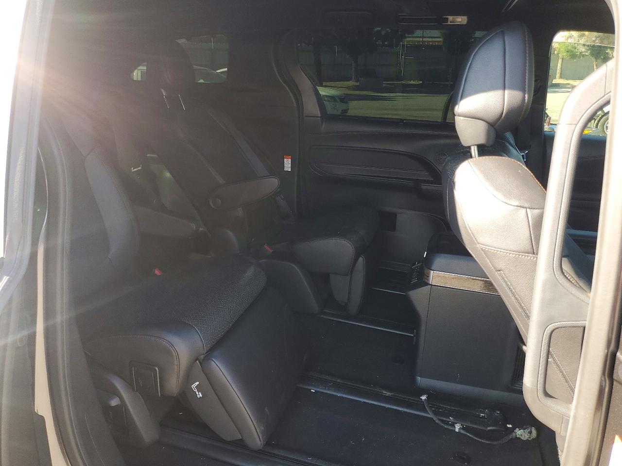 2025 TOYOTA SIENNA LIMITED photo 11
