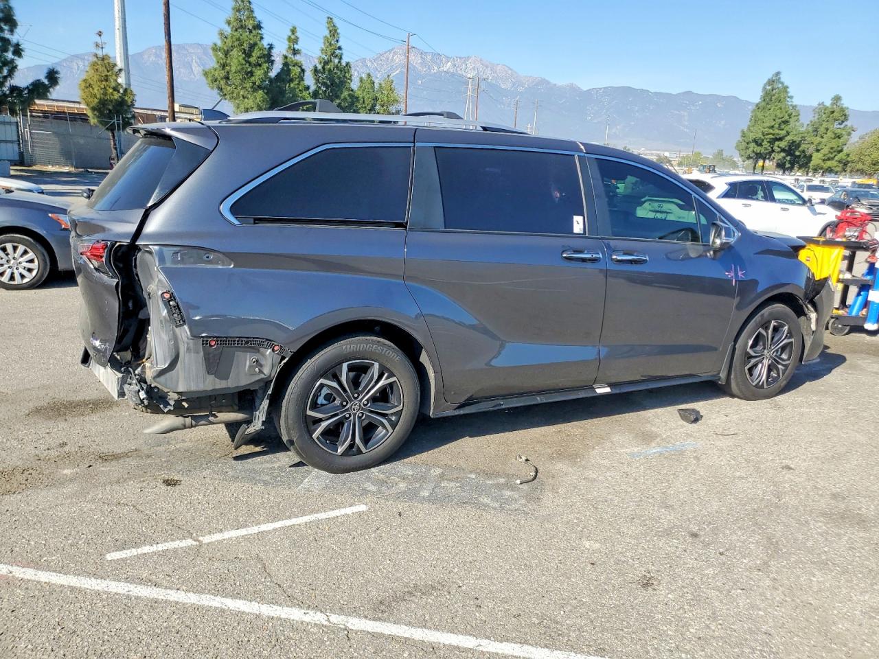 2025 TOYOTA SIENNA LIMITED photo 3