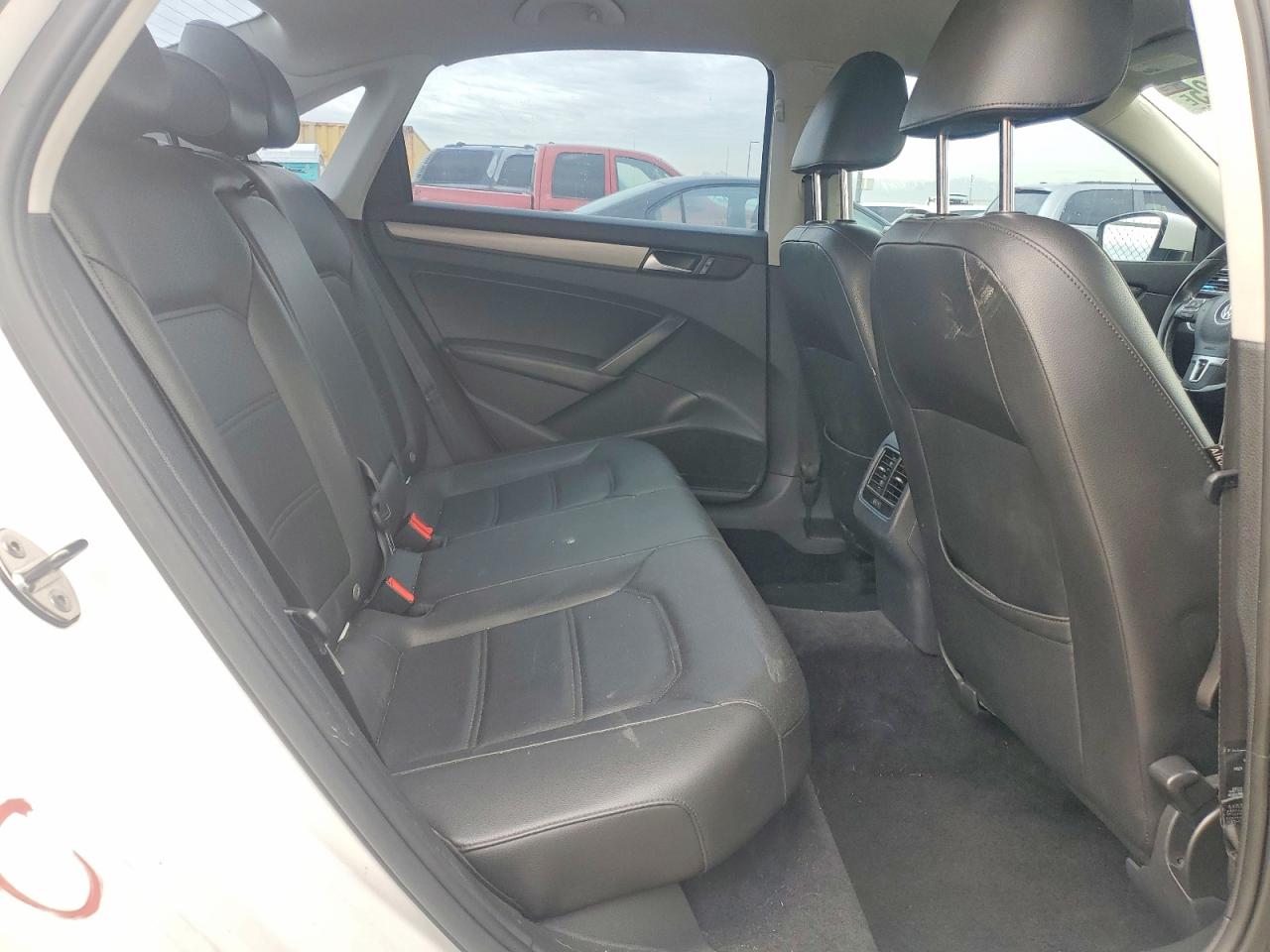 2014 VOLKSWAGEN PASSAT SE photo 19