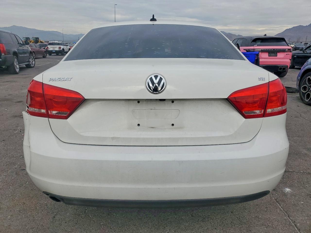 2014 VOLKSWAGEN PASSAT SE photo 11