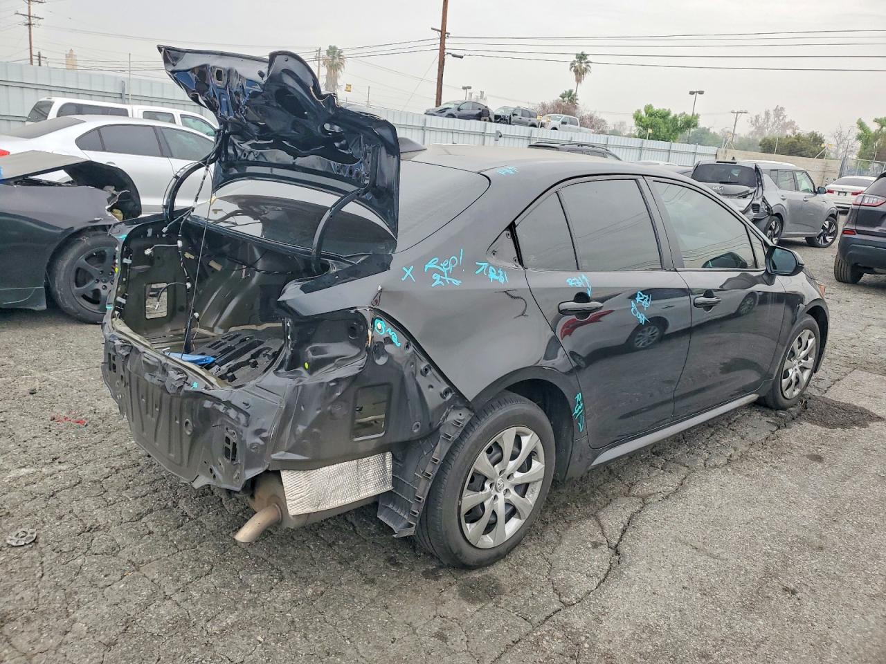 2024 TOYOTA COROLLA LE photo 3