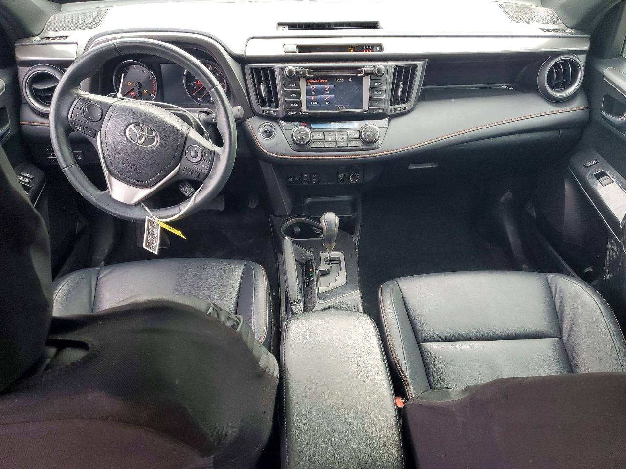 2017 TOYOTA RAV4 SE photo 8