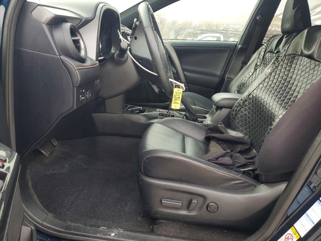 2017 TOYOTA RAV4 SE photo 7