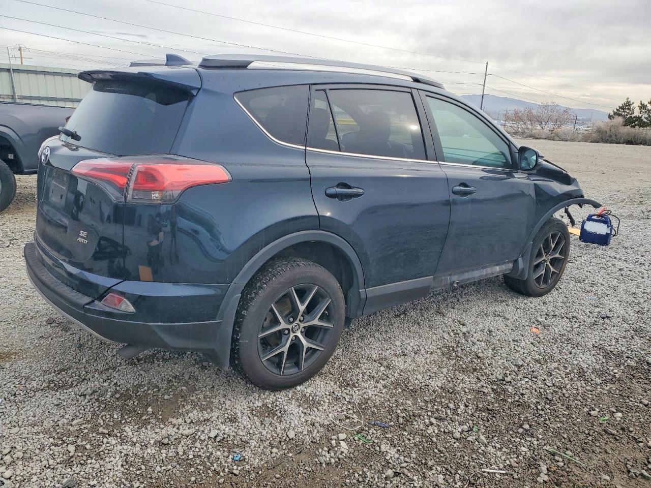 2017 TOYOTA RAV4 SE photo 3