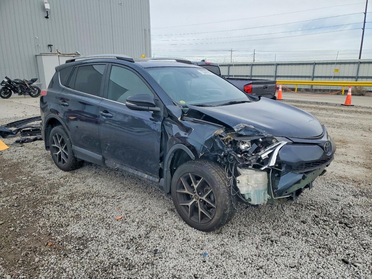 2017 TOYOTA RAV4 SE photo 4