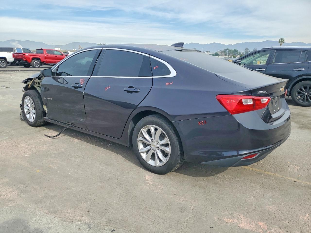 2023 CHEVROLET MALIBU LT photo 3