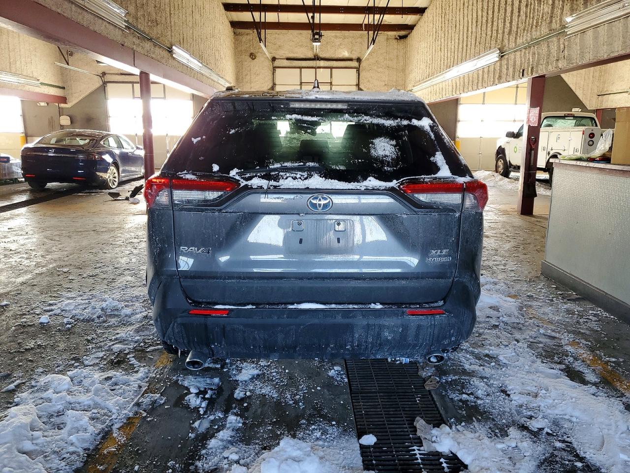 2022 TOYOTA RAV4 photo 11