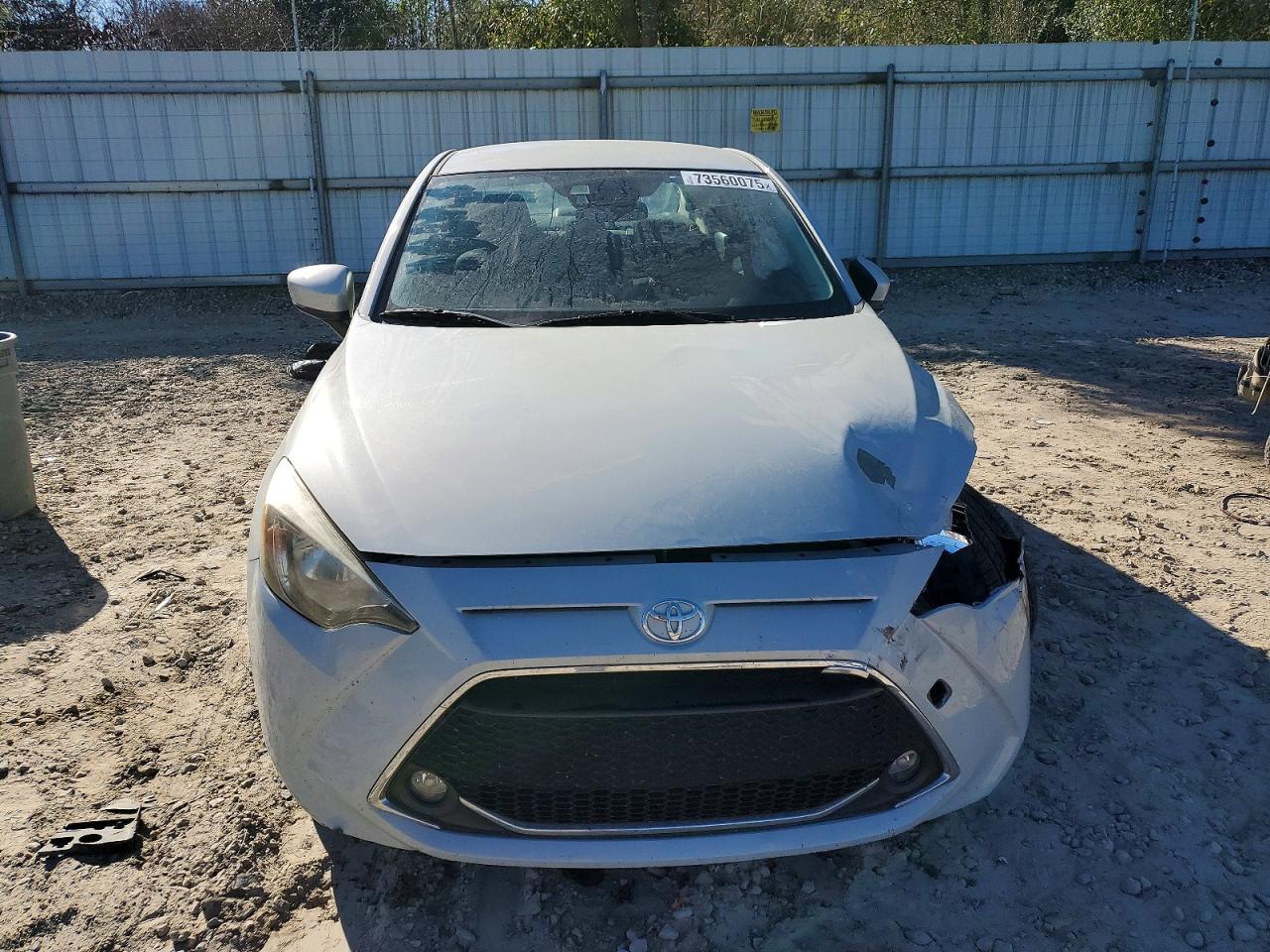 2019 TOYOTA YARIS LE photo 5