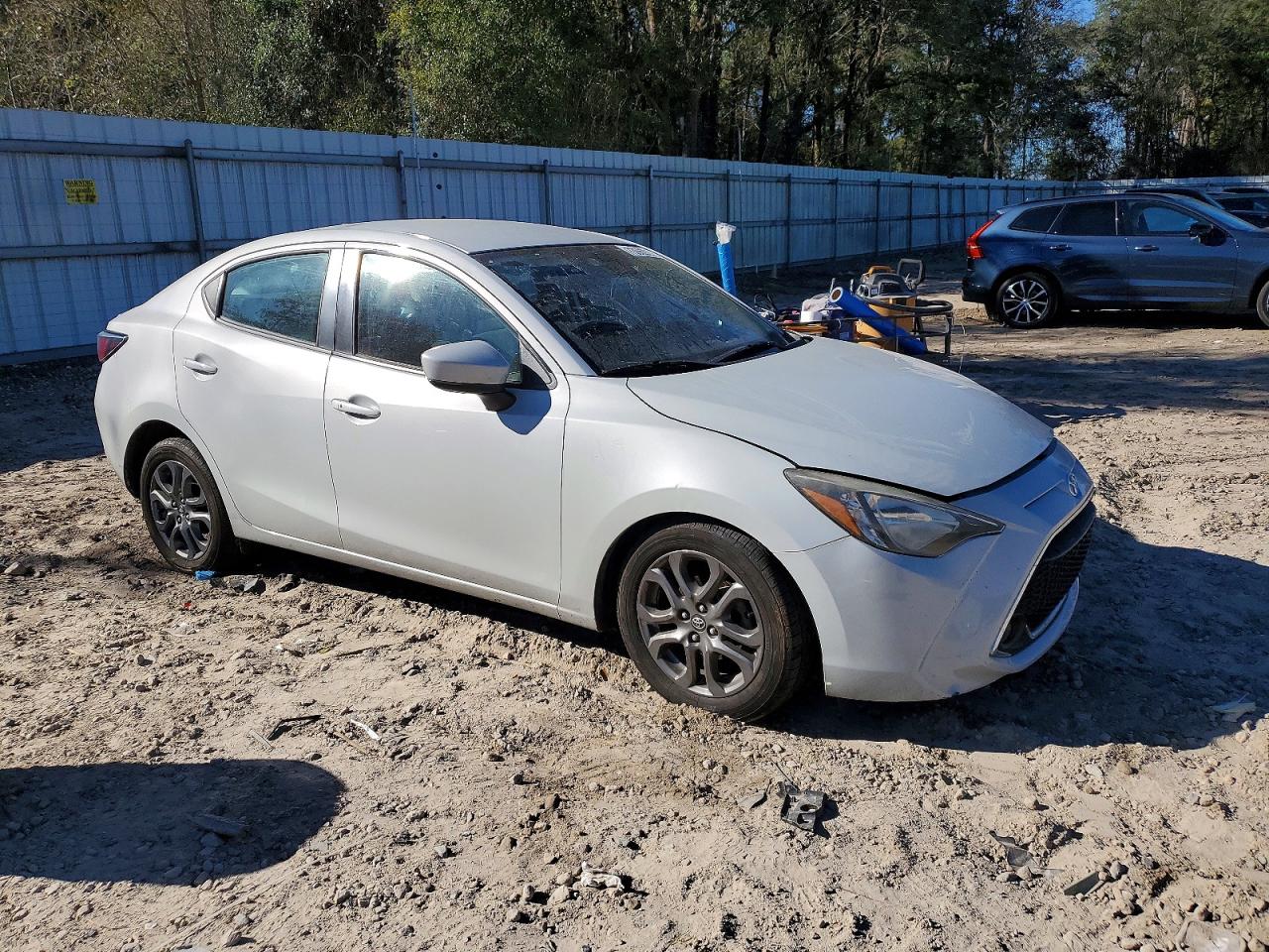 2019 TOYOTA YARIS LE photo 4