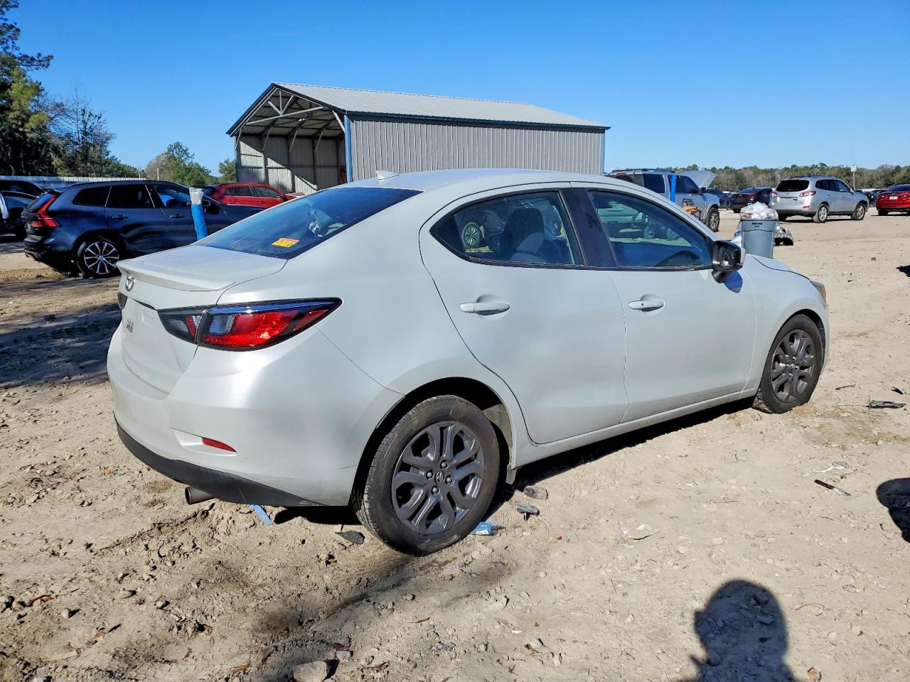 2019 TOYOTA YARIS LE photo 3