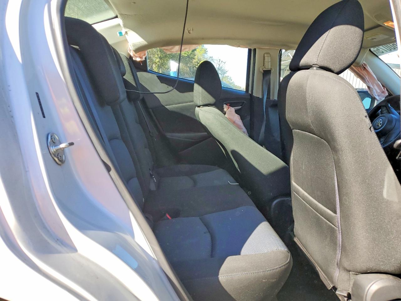 2019 TOYOTA YARIS LE photo 10