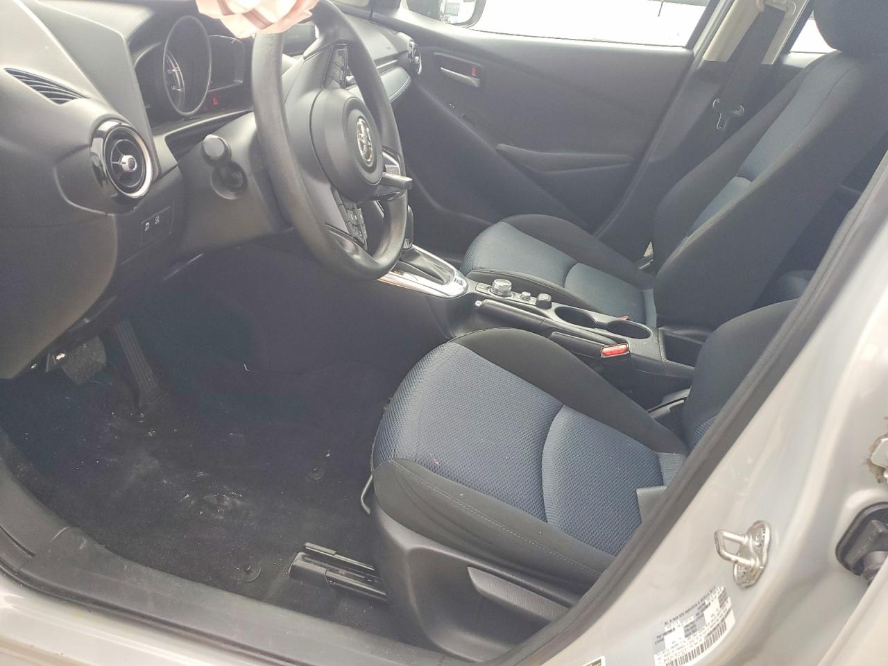 2019 TOYOTA YARIS LE photo 7