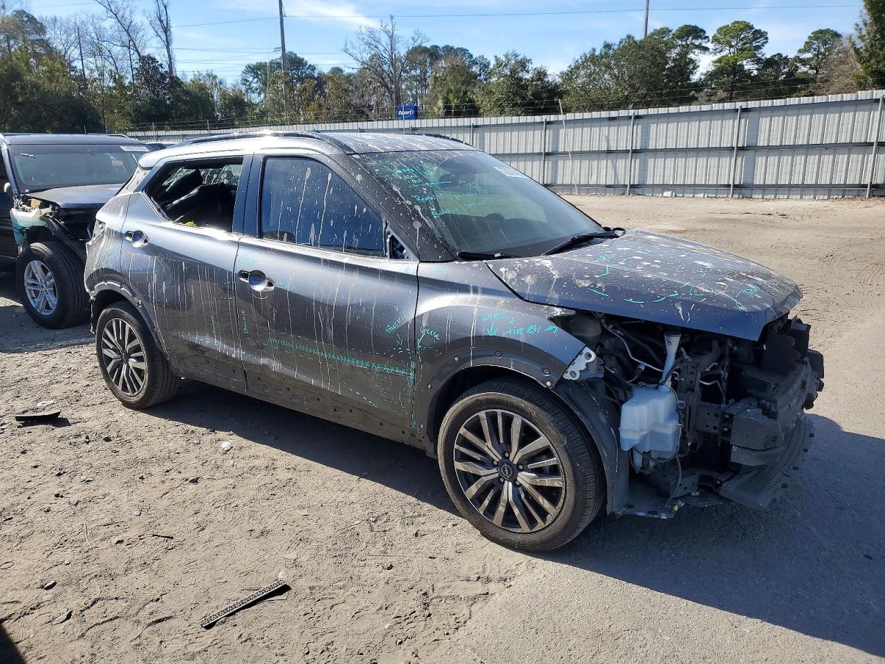 2023 NISSAN KICKS SR photo 4