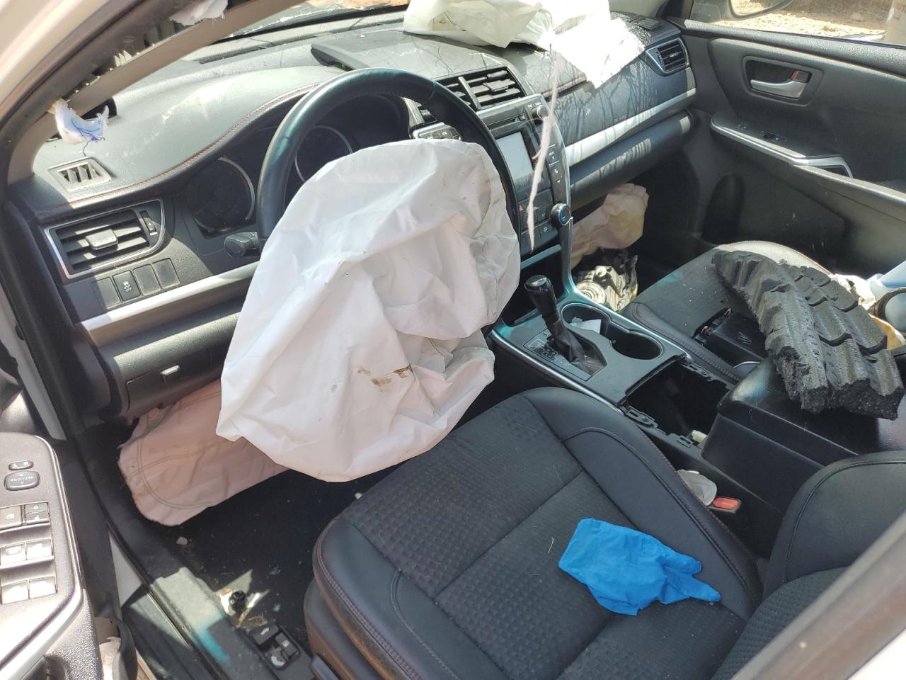 2015 TOYOTA CAMRY photo 15