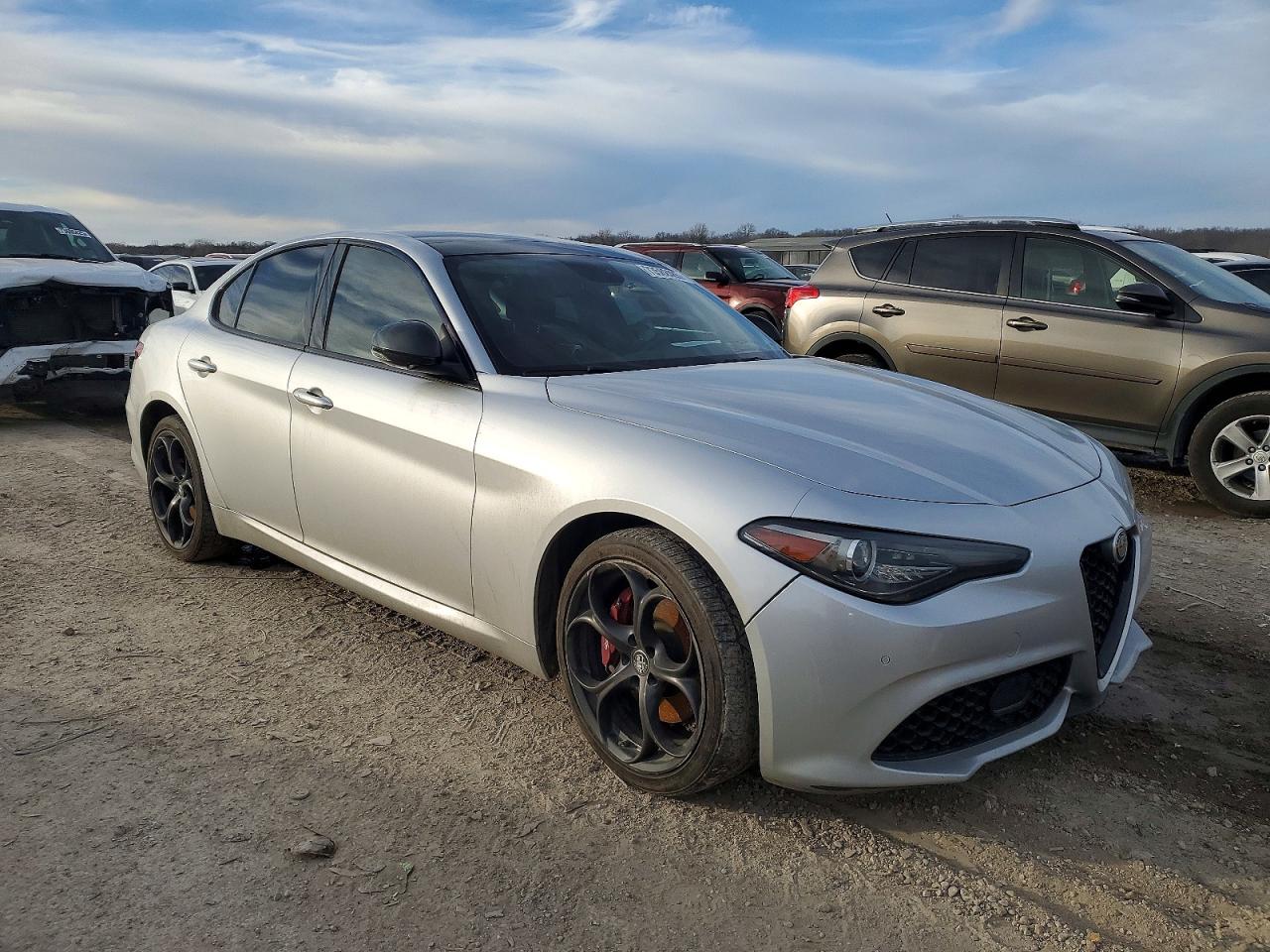 2019 ALFA ROMEO GIULIA photo 4