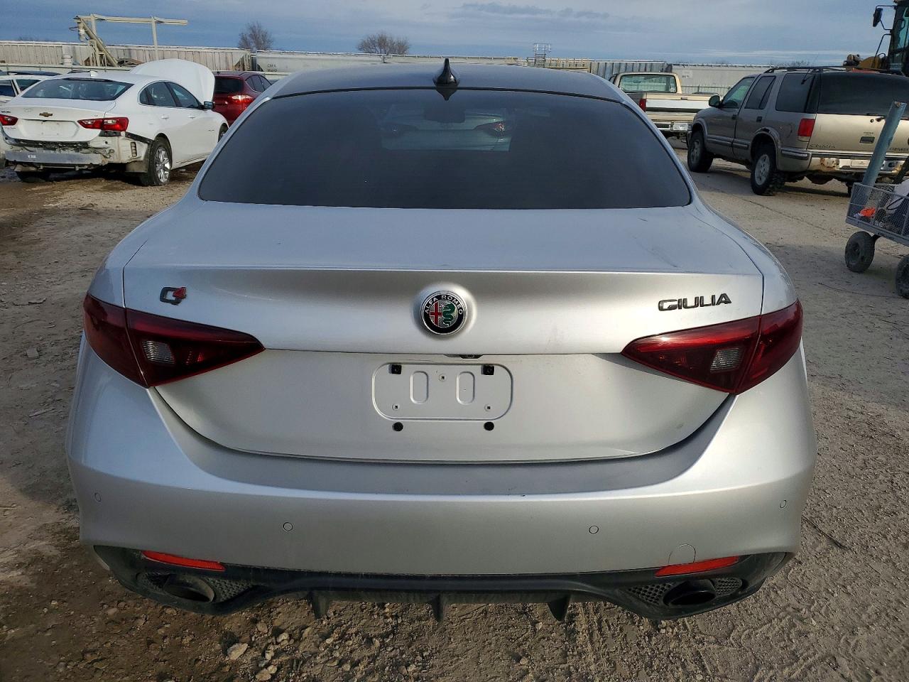 2019 ALFA ROMEO GIULIA photo 6