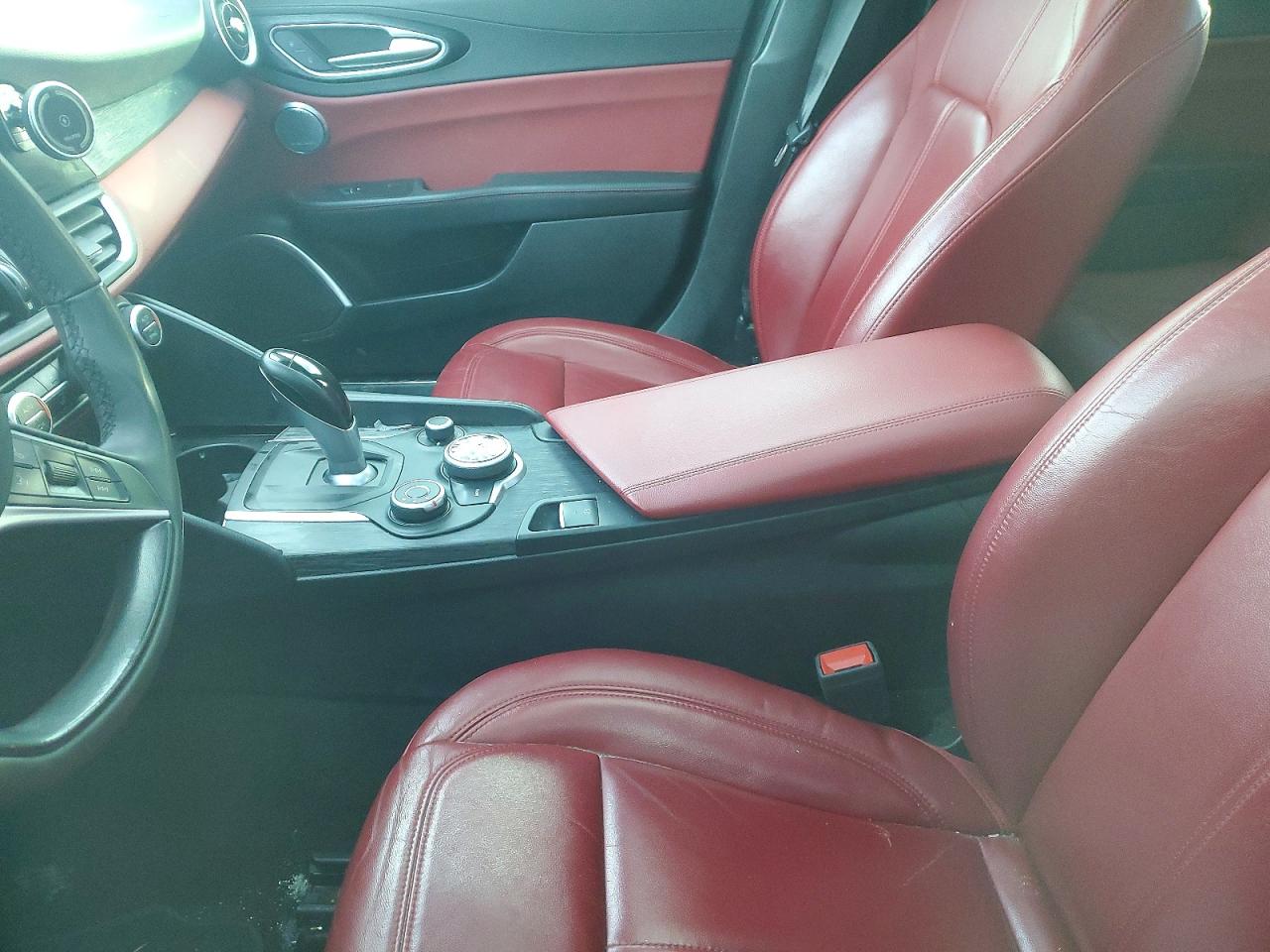 2019 ALFA ROMEO GIULIA photo 7