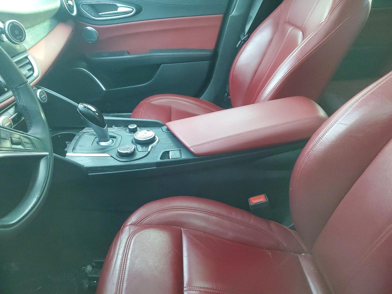 2019 ALFA ROMEO GIULIA photo 8