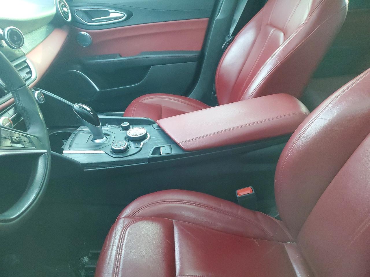 2019 ALFA ROMEO GIULIA photo 9