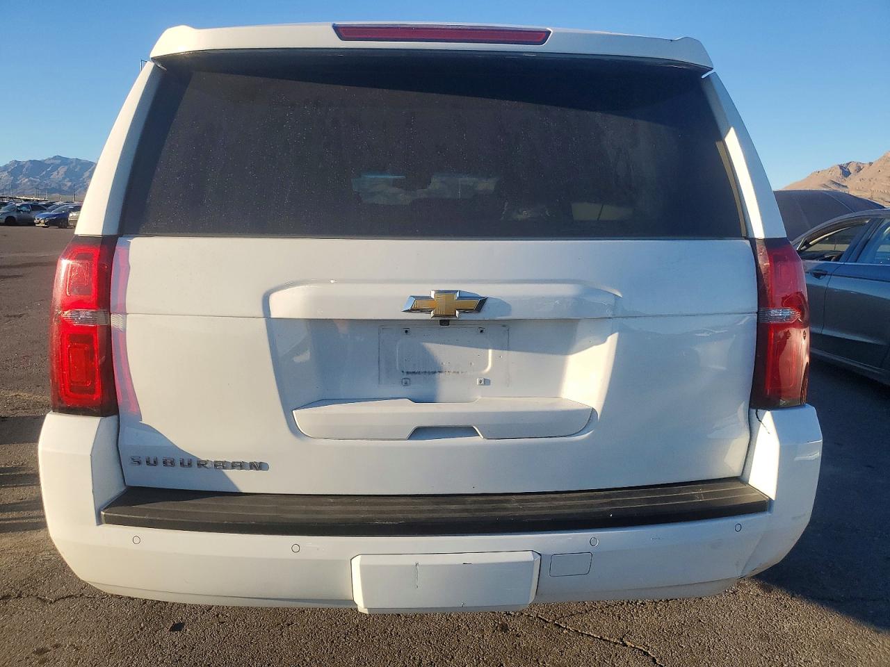 2018 CHEVROLET SUBURBAN K1500 LT photo 11