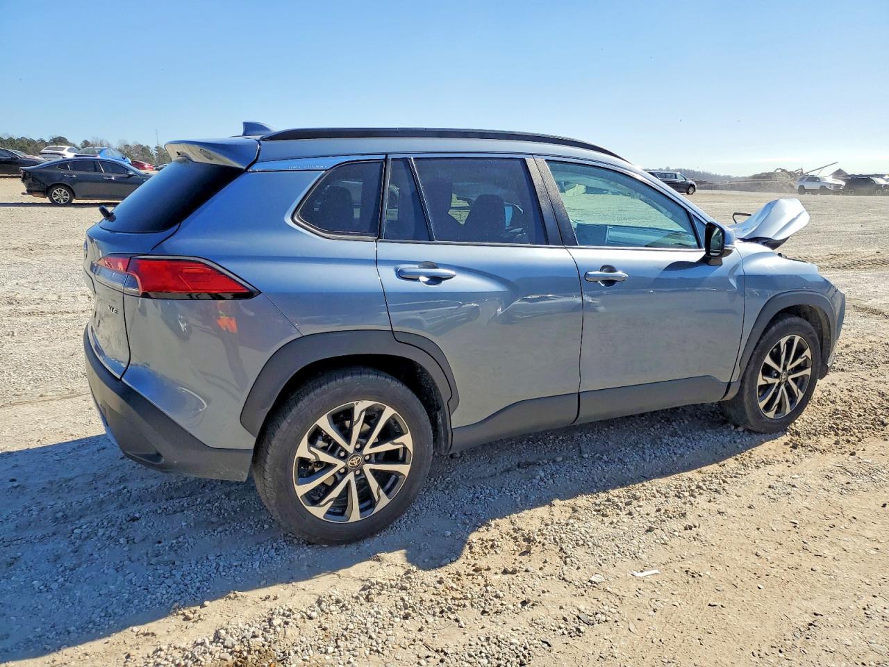 2024 TOYOTA COROLLA CROSS XLE photo 5