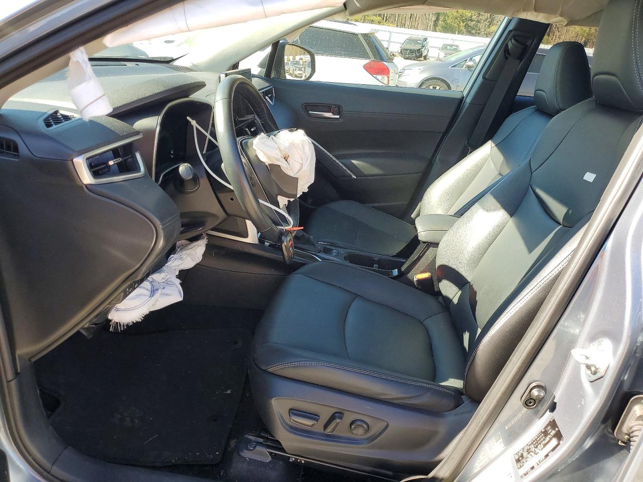 2024 TOYOTA COROLLA CROSS XLE photo 13