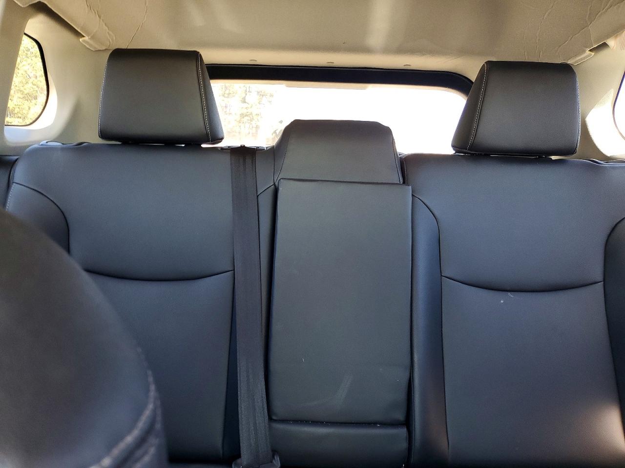 2024 TOYOTA COROLLA CROSS XLE photo 19