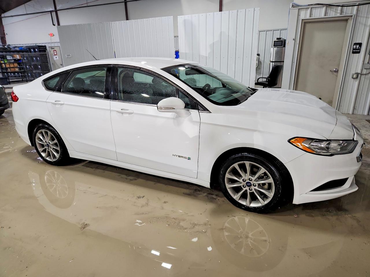2017 FORD FUSION SE HYBRID photo 4