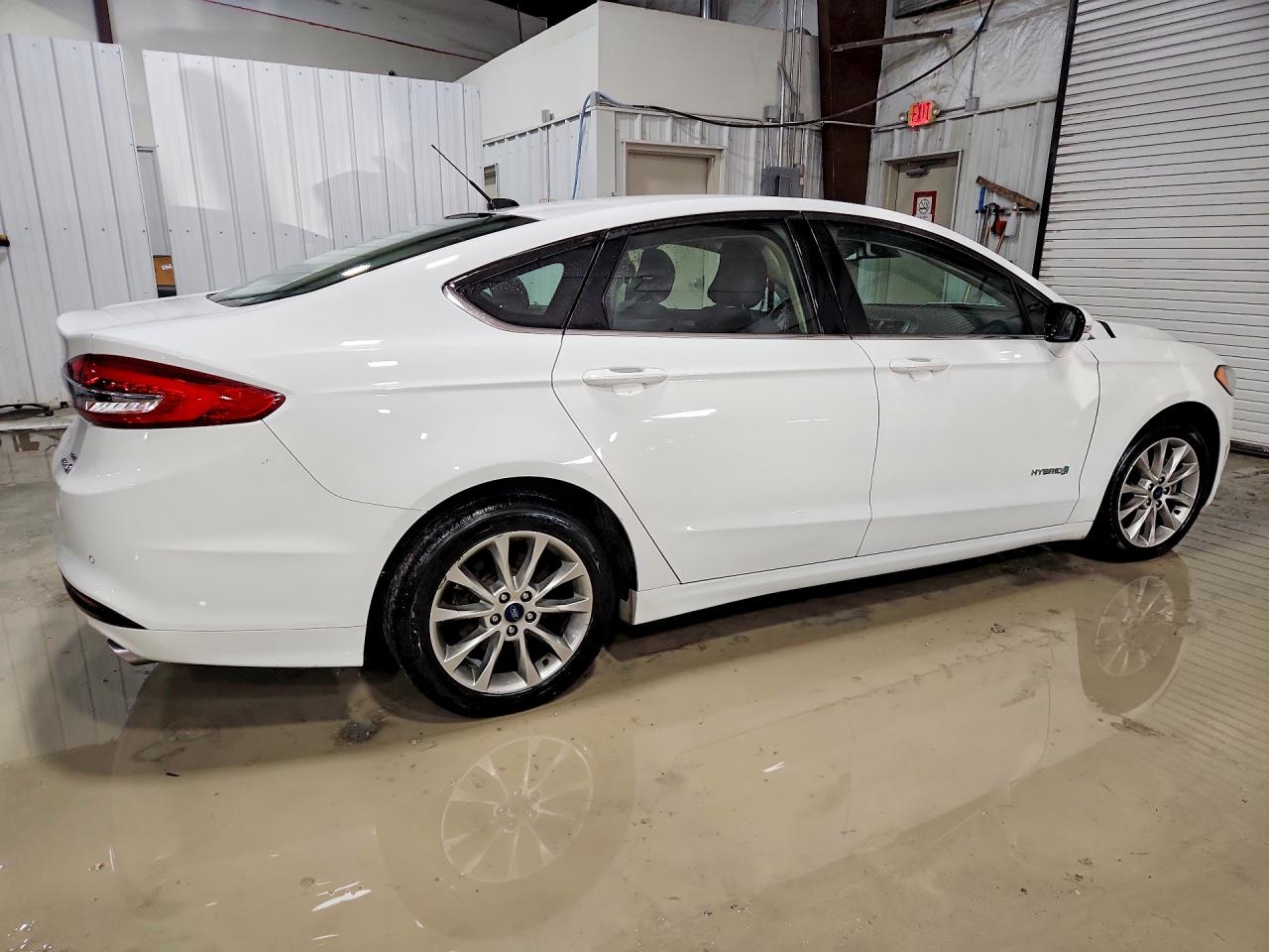 2017 FORD FUSION SE HYBRID photo 3