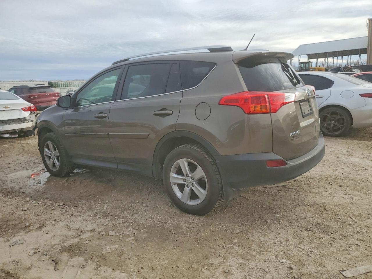 2014 TOYOTA RAV4 XLE photo 4