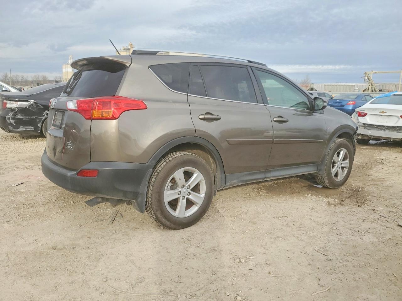 2014 TOYOTA RAV4 XLE photo 7
