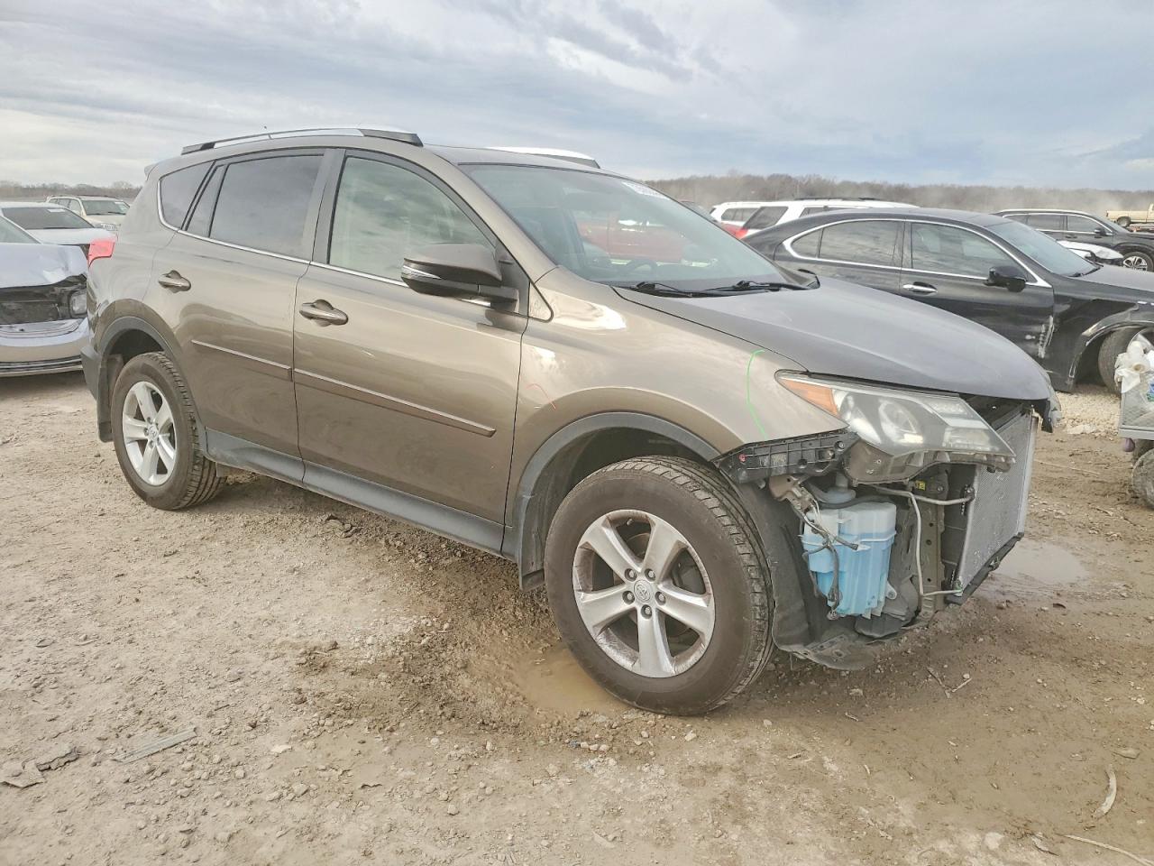 2014 TOYOTA RAV4 XLE photo 10