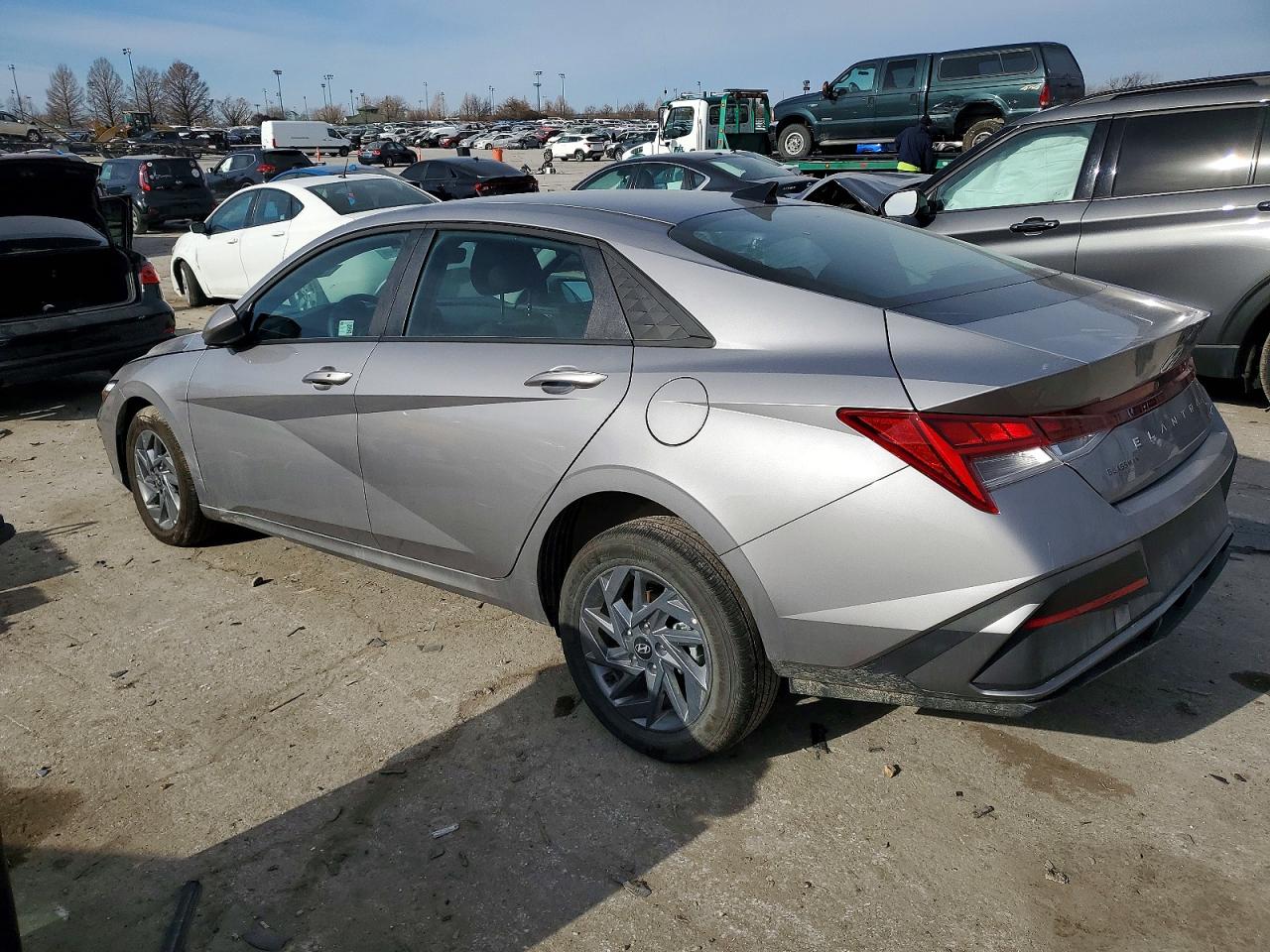 2025 HYUNDAI ELANTRA BLUE photo 4