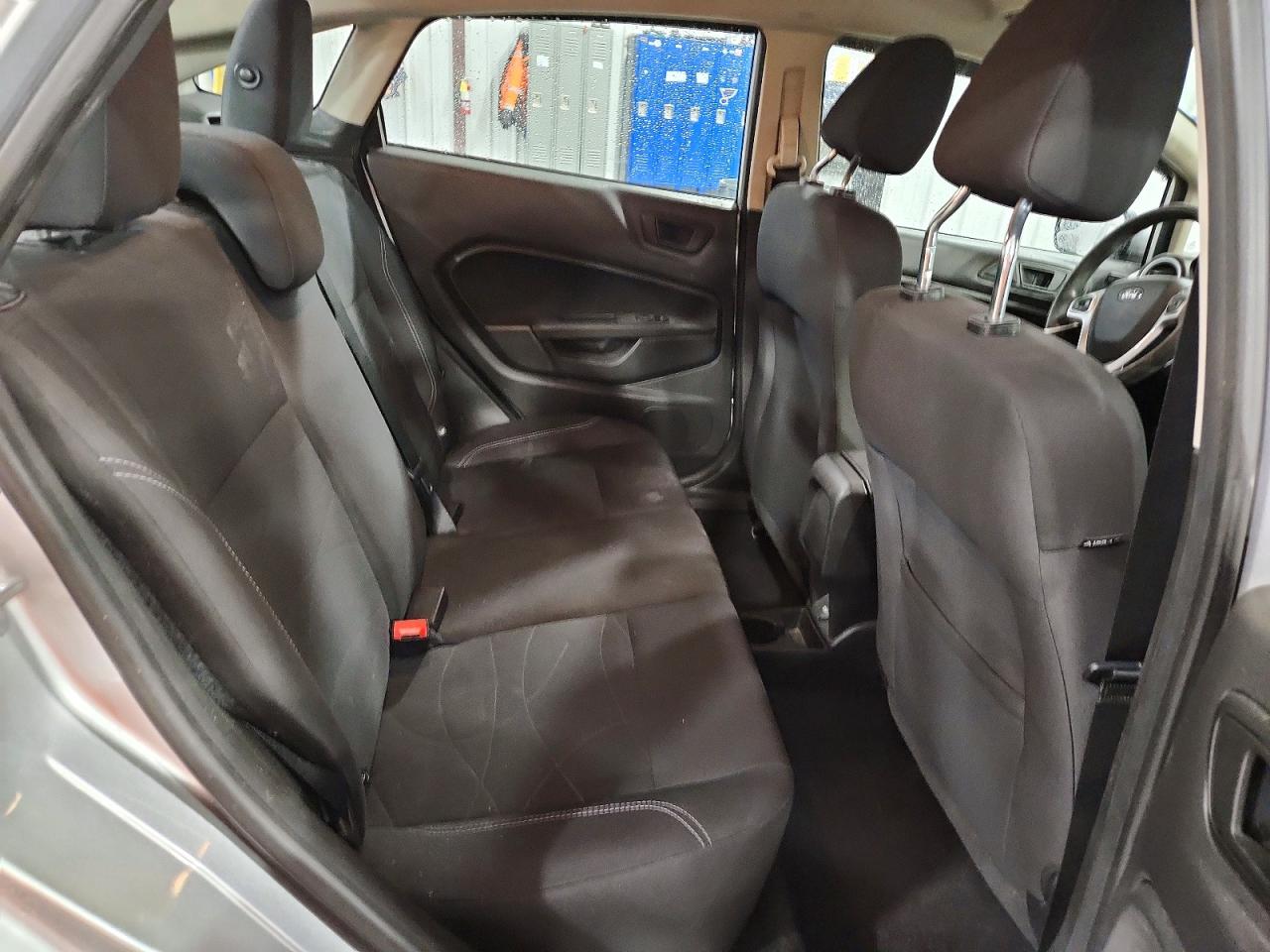 2018 FORD FIESTA SE photo 19