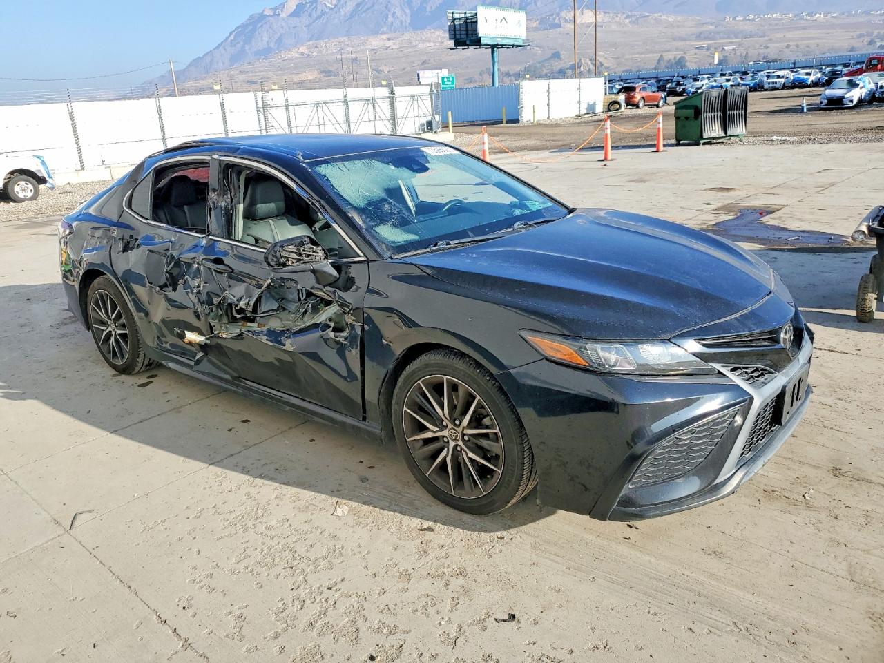 2021 TOYOTA CAMRY SE photo 4