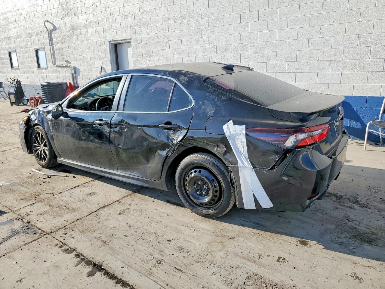 2021 TOYOTA CAMRY SE photo 2