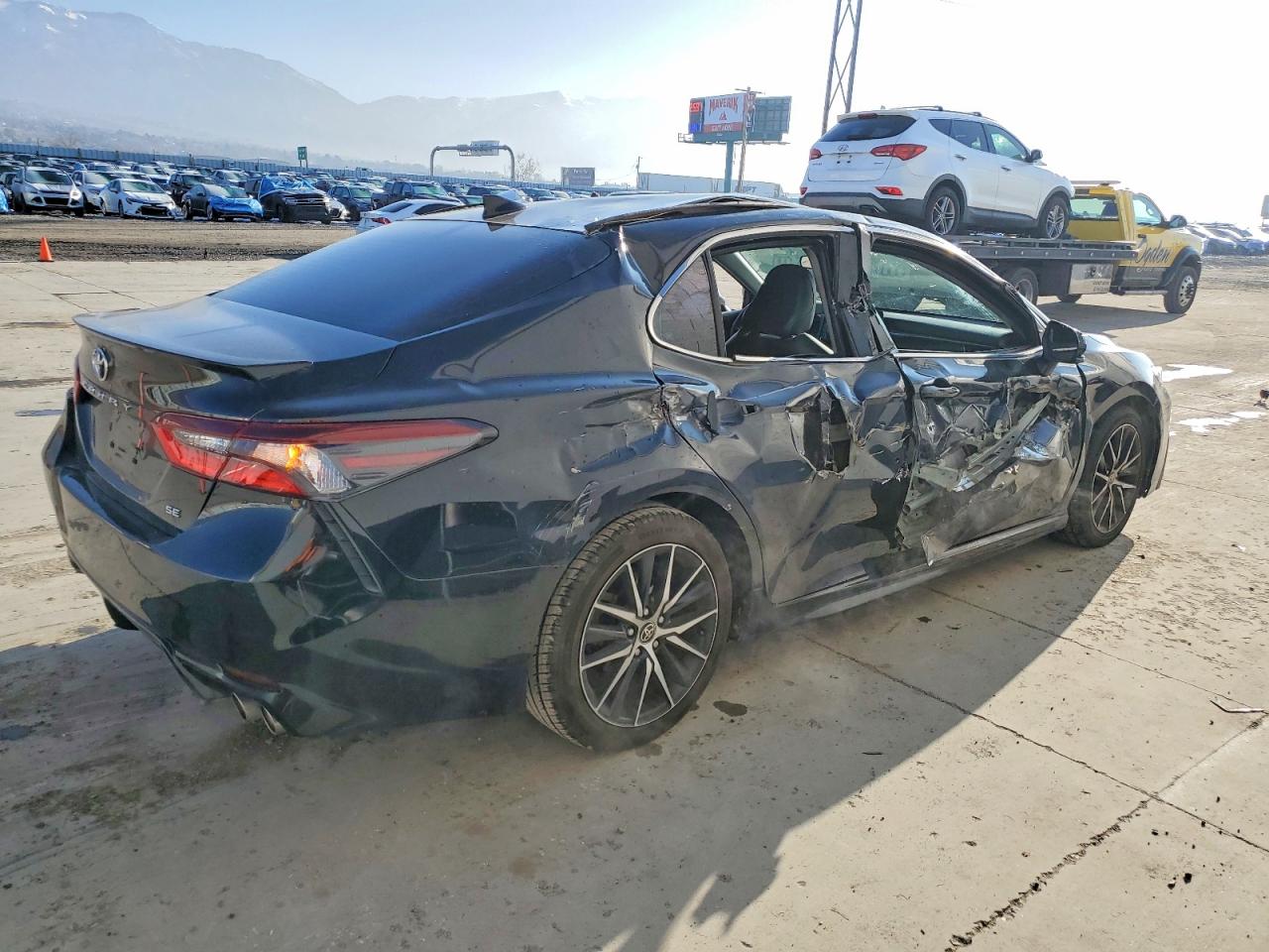 2021 TOYOTA CAMRY SE photo 3