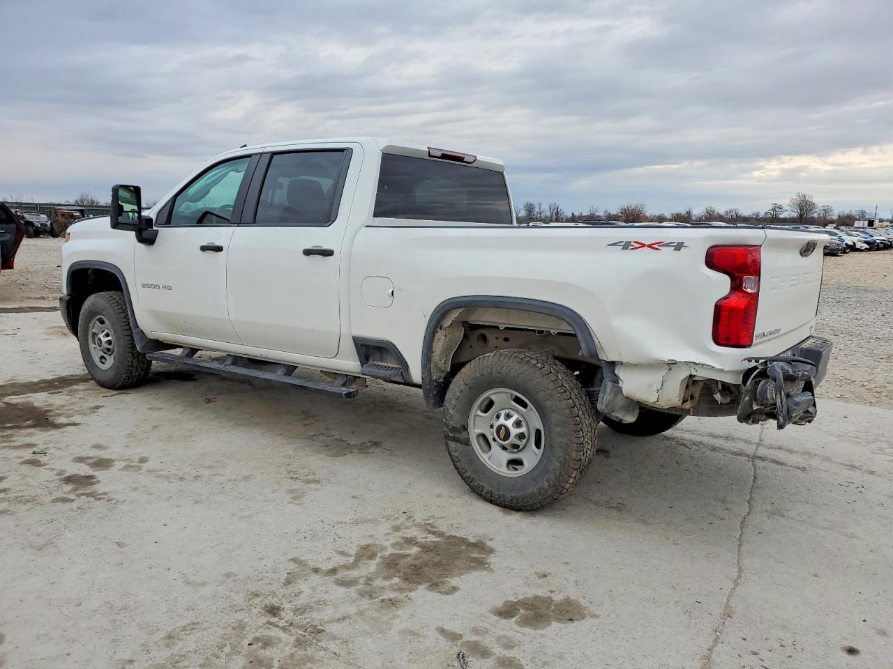 2024 CHEVROLET SILVERADO K2500 HEAVY DUTY photo 3